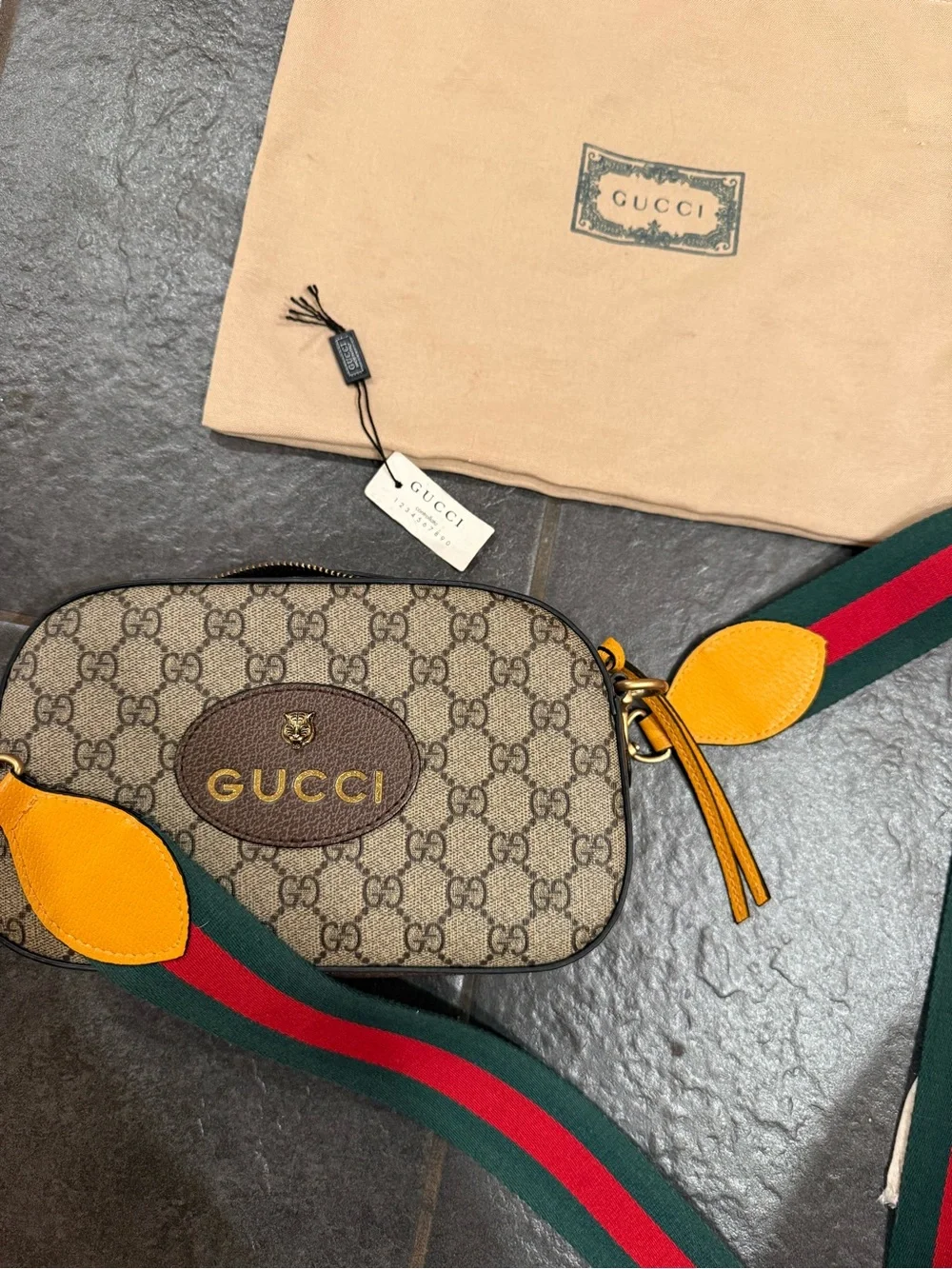 Gucci Neo Vintage GG Supreme Camera Bag Crossbody Messenger 476466